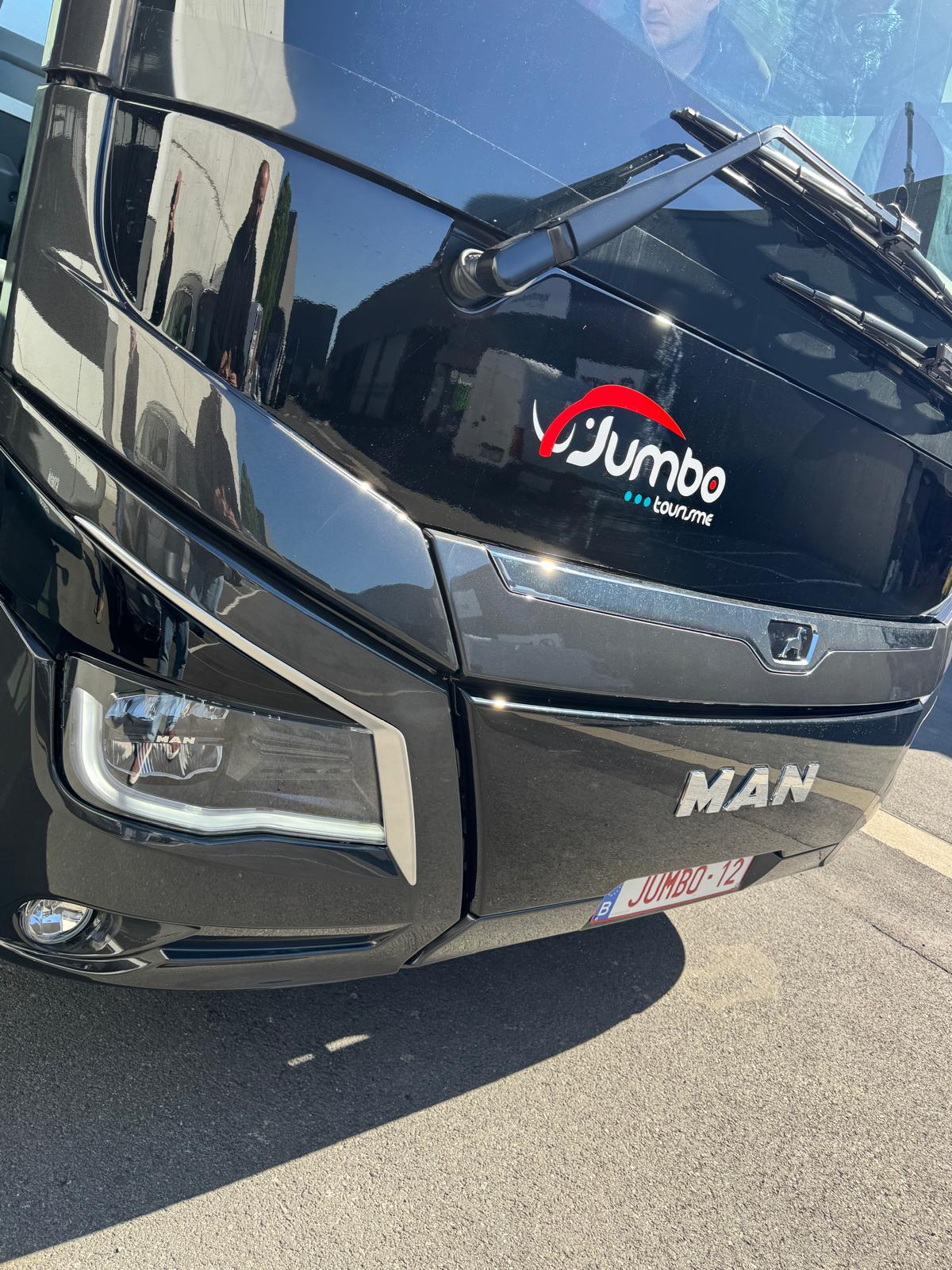 Calandre d’un autocar MAN Jumbo Tourisme.