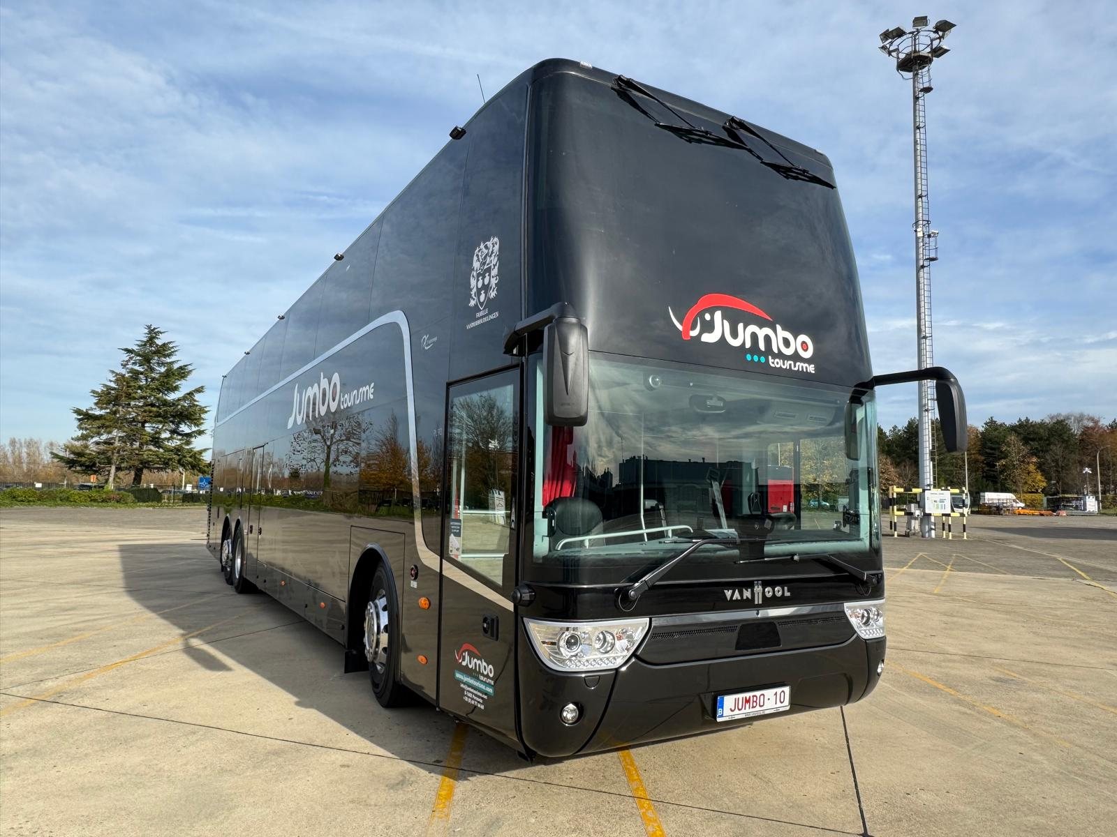 Autocar à deux étages Jumbo Tourisme.